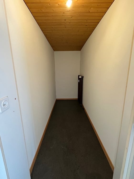 Charmante Gewerbefläche mit grossem Schaufenster im Gotthelfquartier 9