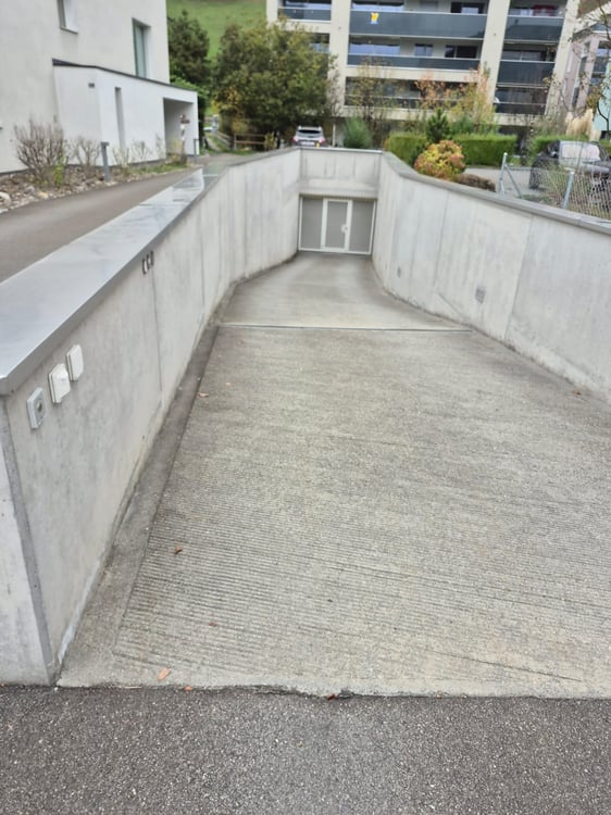 Einstellhallen-Parkplatz in Ennetbürgen…