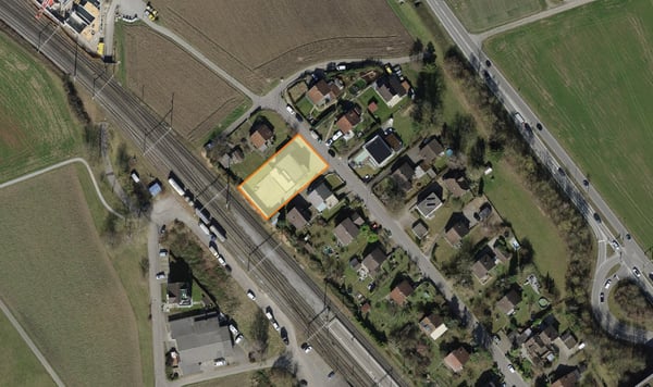 Freistehende Gewerbeliegenschaft mit Einstellhalle und Aussenparkplätzen 3