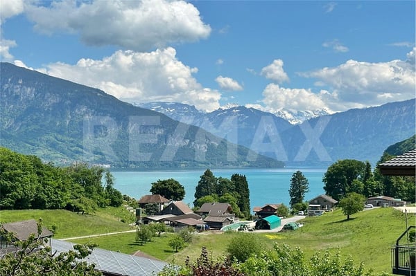 Ihr Wohntraum in Seenähe: Neuwertige 1.5-Zimmer-Maisonette mit Panorama und Top-Ausbaustandard 1