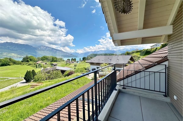 Ihr Wohntraum in Seenähe: Neuwertige 1.5-Zimmer-Maisonette mit Panorama und Top-Ausbaustandard 12