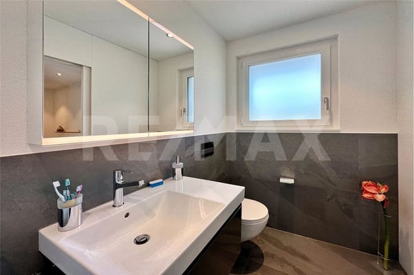 Ihr Wohntraum in Seenähe: Neuwertige 1.5-Zimmer-Maisonette mit Panorama und Top-Ausbaustandard 6