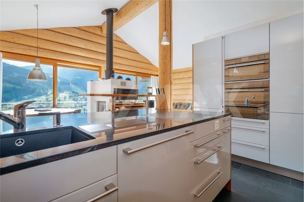 Alpencharme aus Rundholz - Wohnen mit Weitblick an der Lenk 7