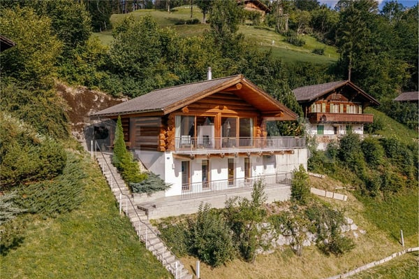 Alpencharme aus Rundholz - Wohnen mit Weitblick an der Lenk 3