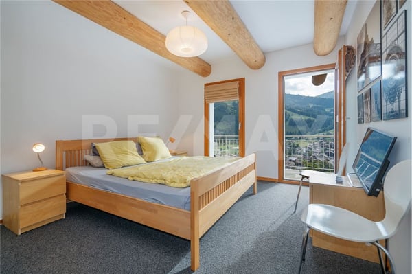 Alpencharme aus Rundholz - Wohnen mit Weitblick an der Lenk 8