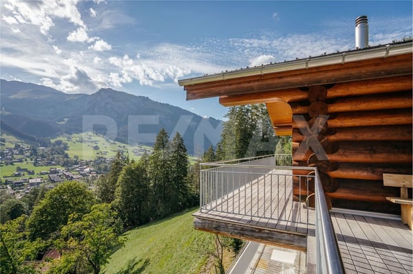 Alpencharme aus Rundholz - Wohnen mit Weitblick an der Lenk 1