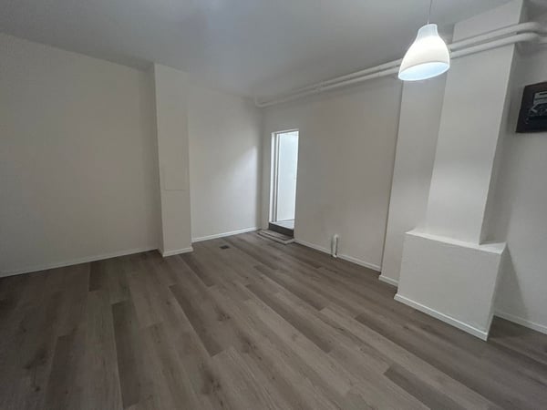 Espace pratique, parfait pour dépôt ou atelier de passion 2