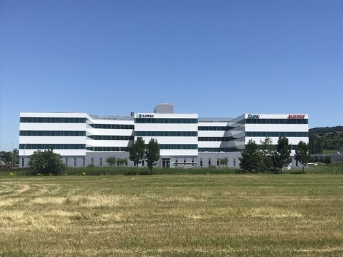 Surface de bureau brute de 157m2 dans le Y-Parc 14