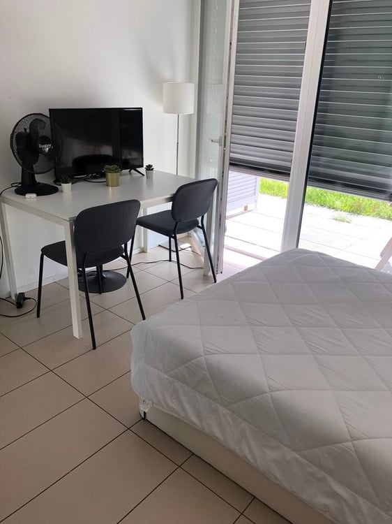 Studio meublé avec terrasse 3