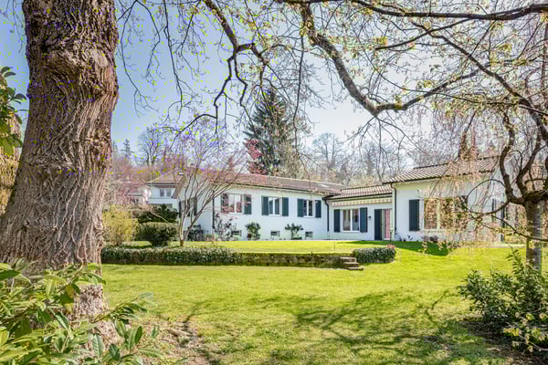 Cadre privilégié : maison individuelle avec belle parcelle arborée 1