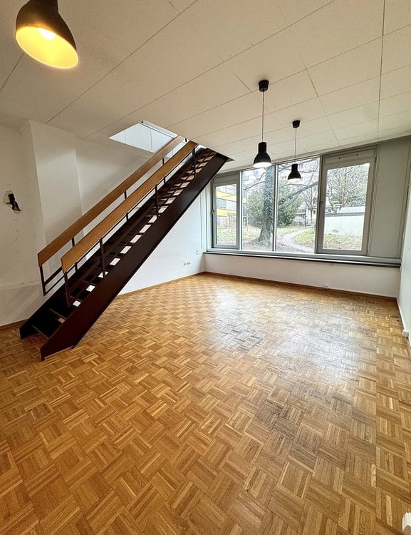 Belle surface commerciale en duplex à louer ! 1