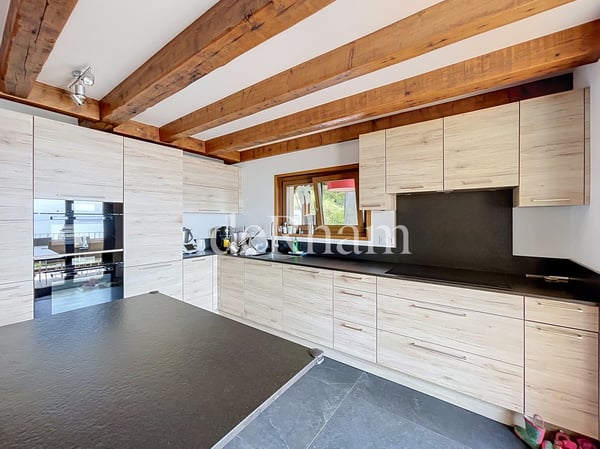 Belle villa individuelle de 6 pièces avec vue panoramique à Grandvaux! 2