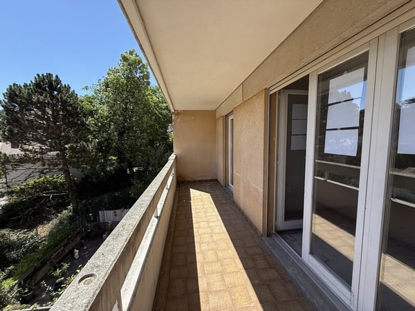 Appartement entièrement rénové de 2 pièces au rez-de-chaussée 2