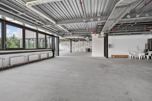 Bureaux rénovés de 271m2 à louer à Saint-Sulpice 2