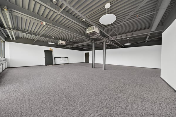 Bureaux rénovés de 117m2 à louer à Saint-Sulpice 2