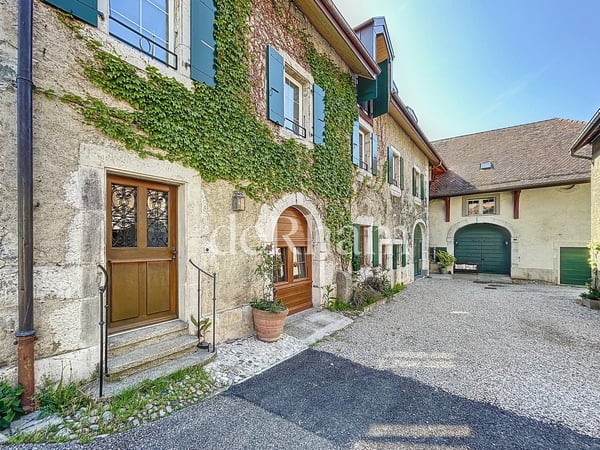 Magnifique appartement de 125m2 de 4.5 pièces à Féchy 1