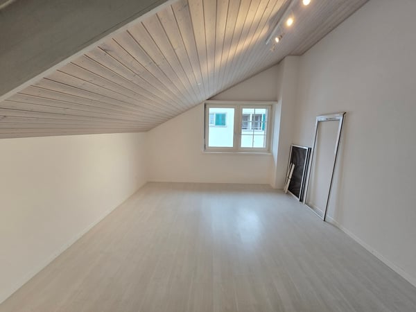 Charmante Dachwohnung (3.5 Zimmer) mit lichtdurchfluteter Loggia 8