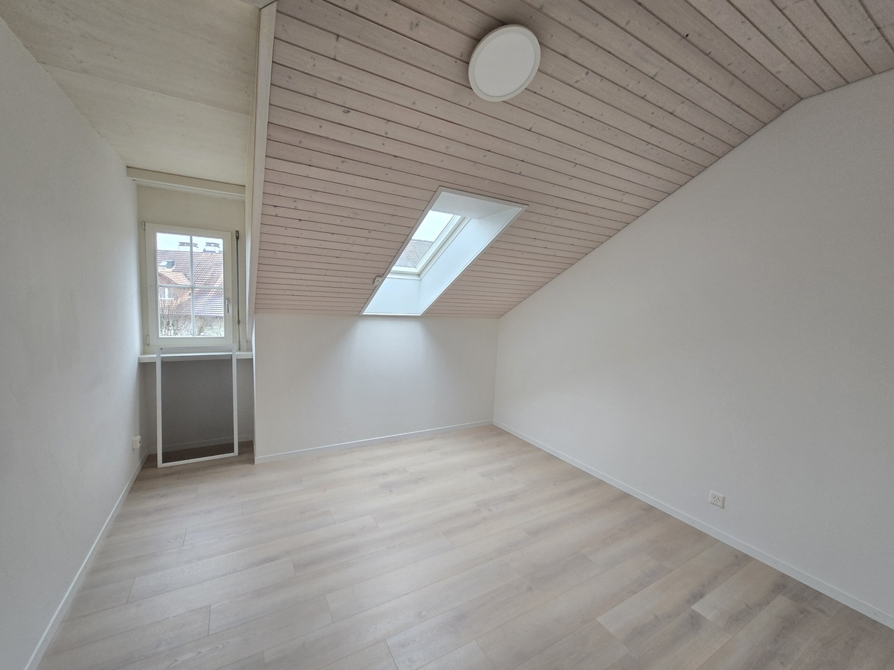 Immobilie in Nürensdorf - Charmante Dachwohnung (3.5 Zimmer) mit lichtdurchfluteter Loggia - Bild 6