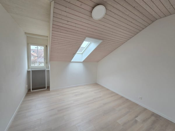 Charmante Dachwohnung (3.5 Zimmer) mit lichtdurchfluteter Loggia 7