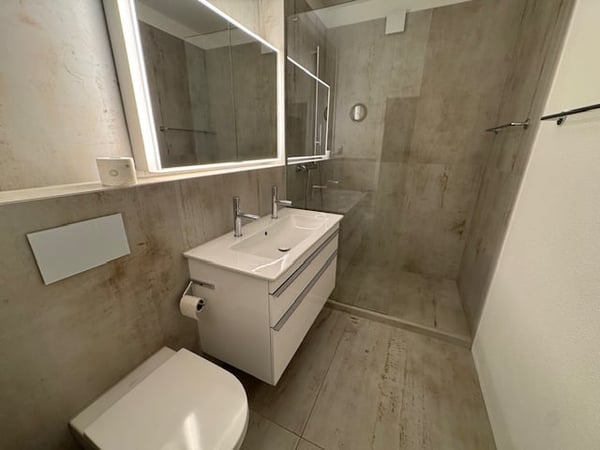 Moderne 1.5-Zimmer-Wohnung mit 3 Balkonen und zwei Einstellhallenplätzen 16