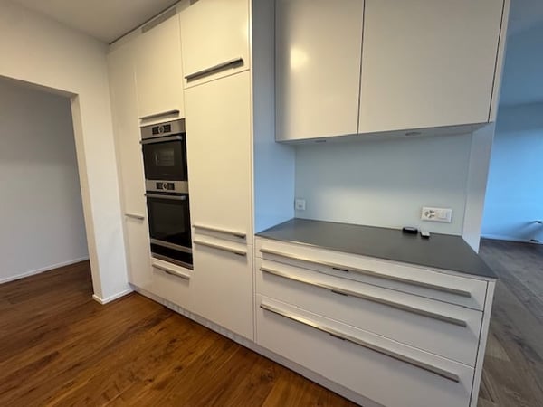 Moderne 1.5-Zimmer-Wohnung mit 3 Balkonen und zwei Einstellhallenplätzen 5