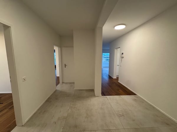 Moderne 1.5-Zimmer-Wohnung mit 3 Balkonen und zwei Einstellhallenplätzen 9