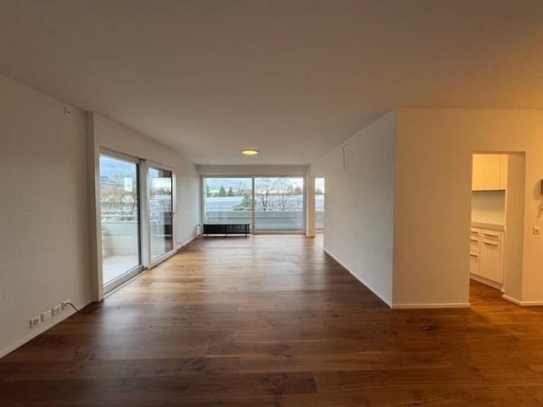 Moderne 1.5-Zimmer-Wohnung mit 3 Balkonen und zwei Einstellhallenplätzen 8