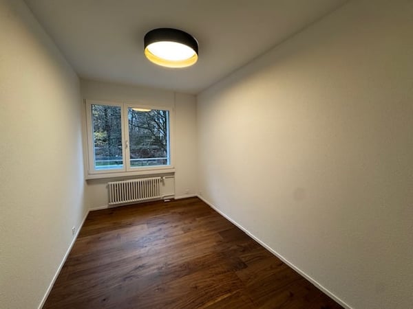 Moderne 1.5-Zimmer-Wohnung mit 3 Balkonen und zwei Einstellhallenplätzen 12