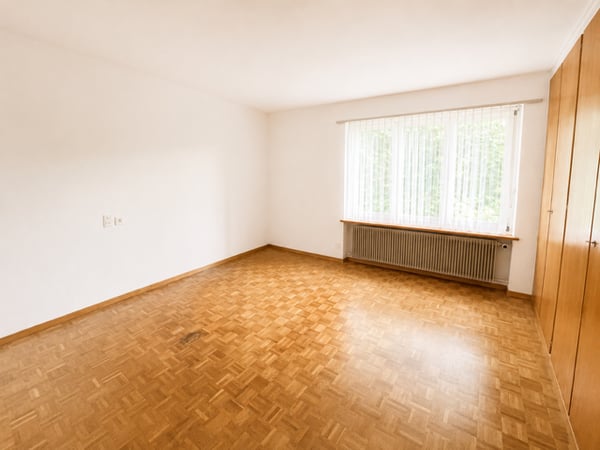 Freistehendes Einfamilienhaus mit viel Potenzial an zentraler, ruhiger Lage in Jegenstorf 9