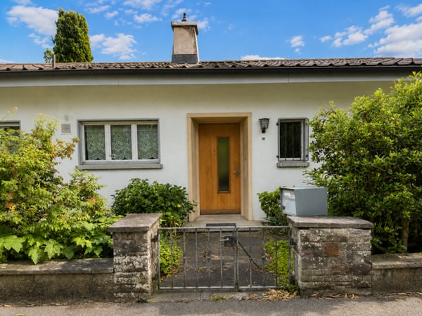 Freistehendes Einfamilienhaus mit viel Potenzial an zentraler, ruhiger Lage in Jegenstorf 23
