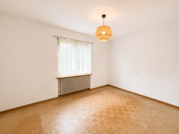 Freistehendes Einfamilienhaus mit viel Potenzial an zentraler, ruhiger Lage in Jegenstorf 8