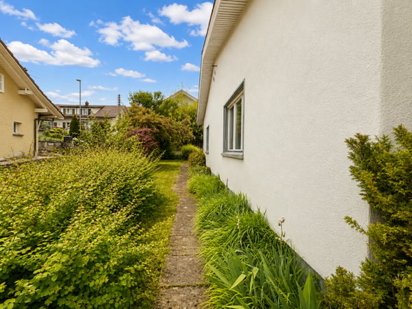 Freistehendes Einfamilienhaus mit viel Potenzial an zentraler, ruhiger Lage in Jegenstorf 25