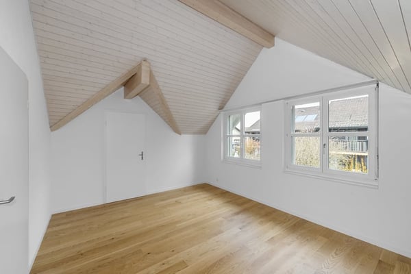 Freistehendes 5.5-Zimmer-Einfamilienhaus mit 901m² Grundstück und Ausbaupotential 16