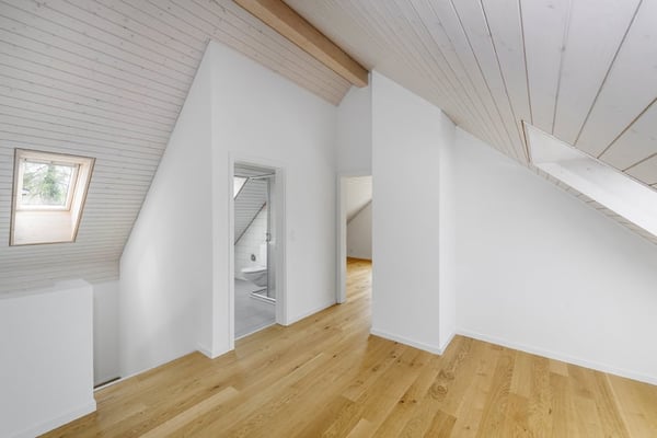 Freistehendes 5.5-Zimmer-Einfamilienhaus mit 901m² Grundstück und Ausbaupotential 17
