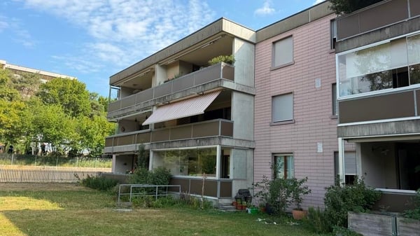 4.5-Zimmer-Wohnung mit Balkon und Garage in Köniz 1