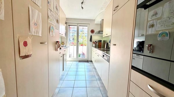 4.5-Zimmer-Wohnung mit Balkon und Garage in Köniz 2