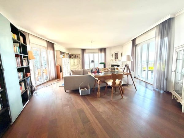 Charmante 2.5-Zimmer-Terrassenwohnung mit traumhaftem Seeblick 4
