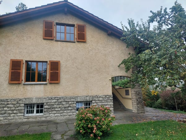Einfamilienhaus freistehend mit zusätzlichem Umschwung und Garage 2