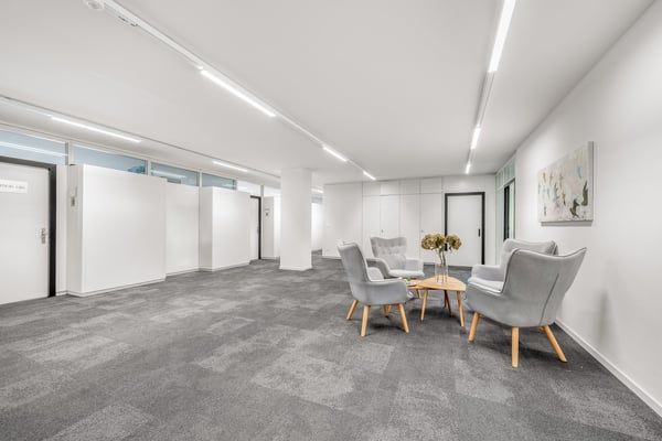 Attraktive Büro-/Gewerberäumlichkeiten an zentraler Lage in Urdorf 2