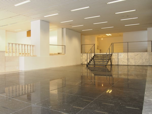 253 m² Gewerbefläche mit hoher Sichtbarkeit in Zürich-Oerlikon 3
