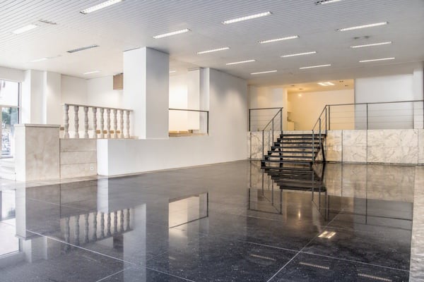 253 m² Gewerbefläche mit hoher Sichtbarkeit in Zürich-Oerlikon 2