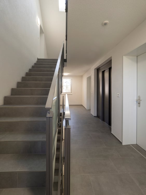 3.5 Zimmerwohnungim EG mit 82m2, Balkon 14 m2 Sitzplatz 12 m2, Richtung Süden 10