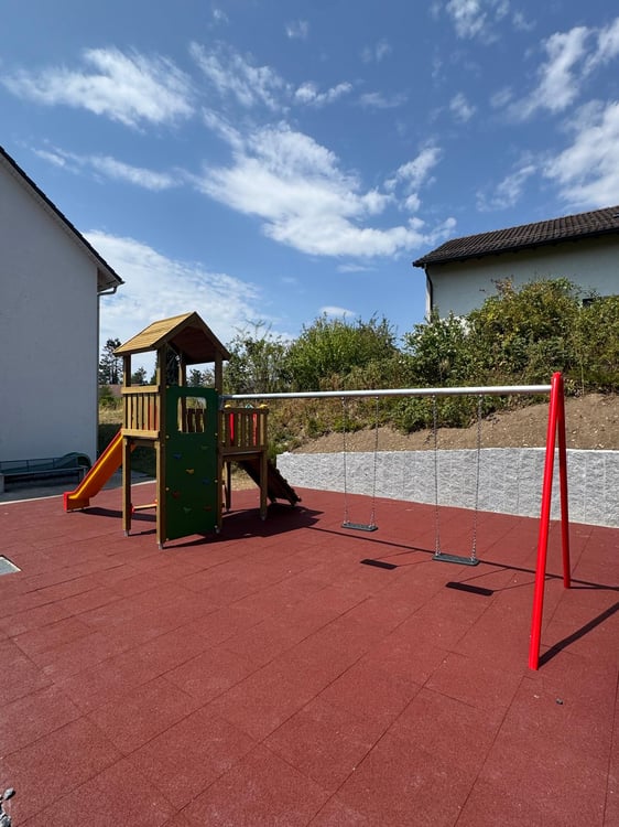 zu vermieten 4.5 Zimmerwohnung mit Gartensitzplatz 2