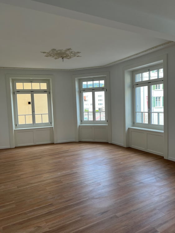 Appartement de 4.5 pièces rénové avec vue sur les montagnes à Tavannes 4