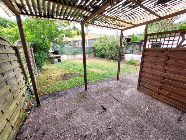 Charmantes 5-Zimmer-Reihenhaus mit Garage in Biel 9