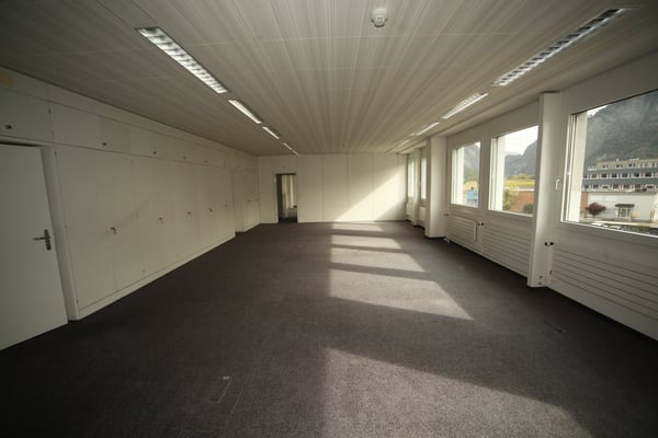 Großzügige Büroeinrichtung in bester Verkehrslage 12