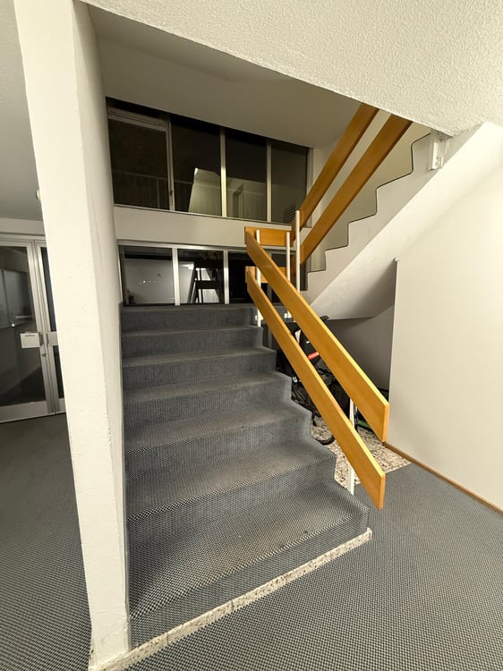 1-Zimmer Büroeinrichtung (120 m2) mit Küche und Dusche/WC 3