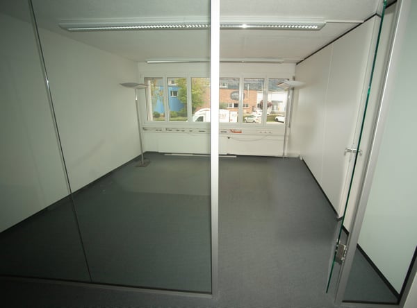 1-Zimmer Büroeinrichtung (120 m2) mit Küche und Dusche/WC 11