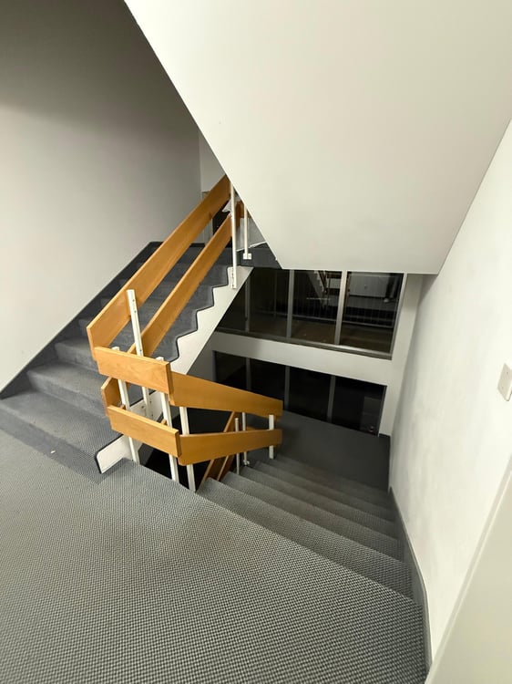 1-Zimmer Büroeinrichtung (120 m2) mit Küche und Dusche/WC 4