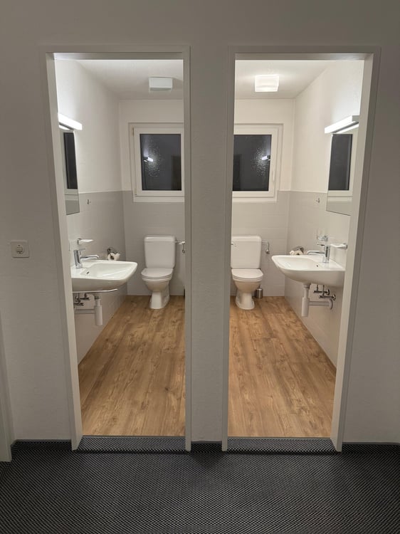 1-Zimmer Büroeinrichtung (120 m2) mit Küche und Dusche/WC 21
